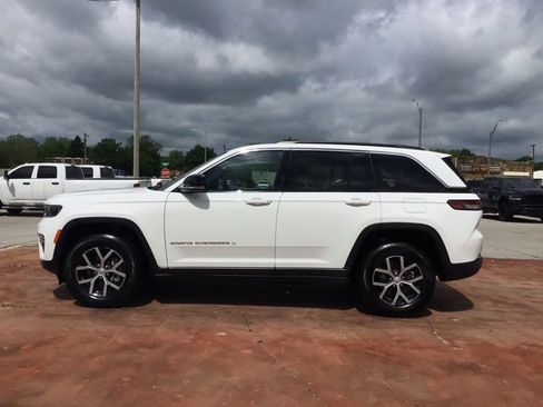 Used 2024 Jeep Grand Cherokee Limited image 2