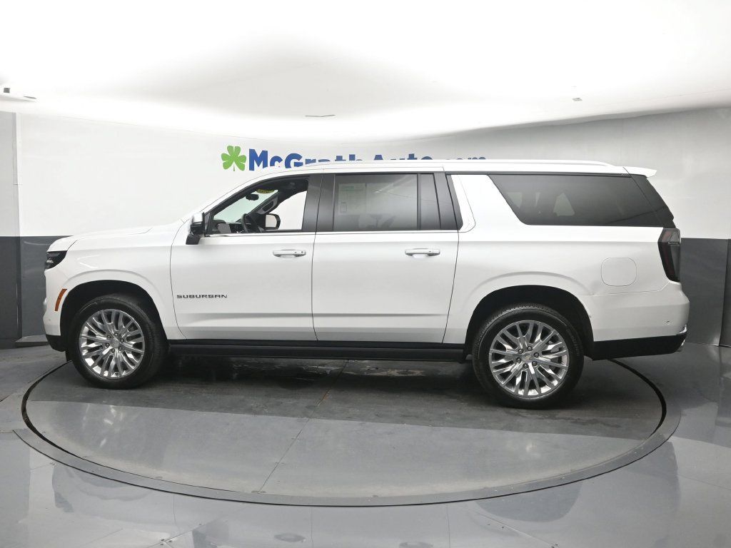 Used 2025 Chevrolet Suburban Premier AWD/4WD image 25