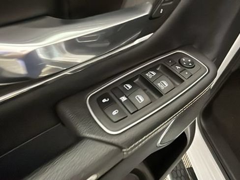 Used 2023 RAM 1500 Laramie AWD/4WD image 10