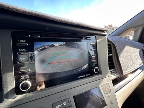 Used 2019 Toyota Sienna XLE w/ XLE Navigation Package image 14