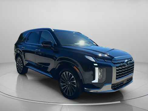 Used 2024 Hyundai Palisade Calligraphy image 2