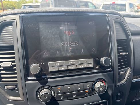 Used 2022 Nissan Titan SV image 5