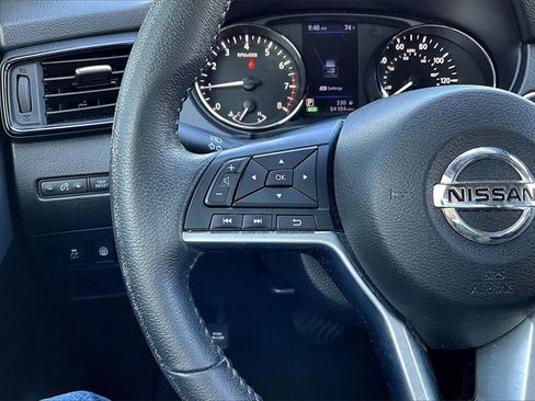 Used 2019 Nissan Rogue SV image 18