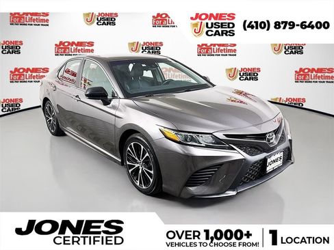 Certified 2019 Toyota Camry SE image 1