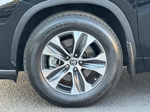 Used 2023 Toyota Highlander XLE image 33