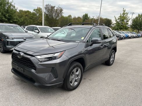 Used 2022 Toyota RAV4 XLE w/ Convenience Package image 7