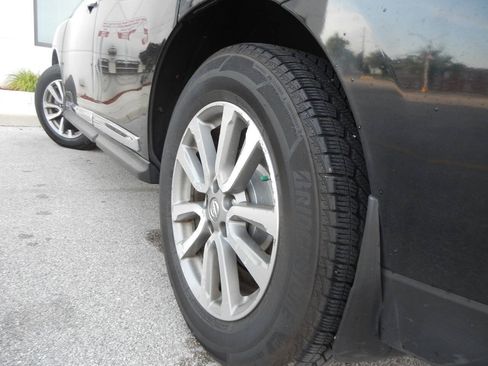 Used 2014 Nissan Pathfinder SL w/ SL Premium Package AWD/4WD image 17