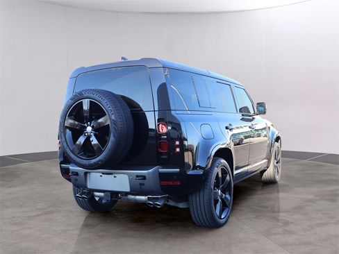 Used 2025 Land Rover Defender 110 X-Dynamic SE image 6