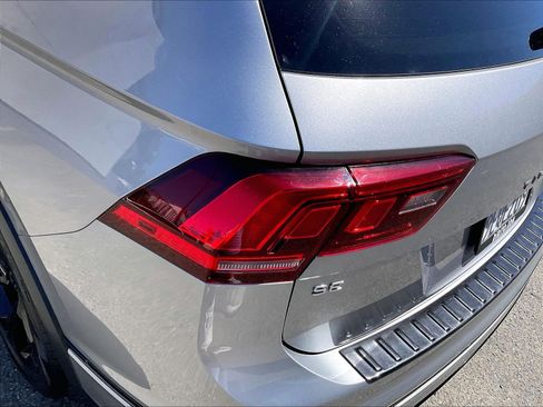 Certified 2023 Volkswagen Tiguan SE R-Line AWD/4WD image 28