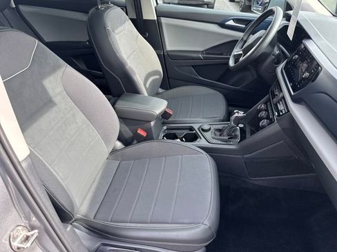 Certified 2023 Volkswagen Taos SE w/ Panoramic Sunroof Package image 33