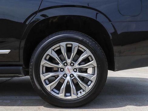 Used 2023 GMC Yukon Denali RWD image 12