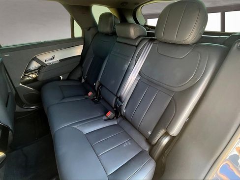 Used 2025 Land Rover Range Rover Sport SE image 27