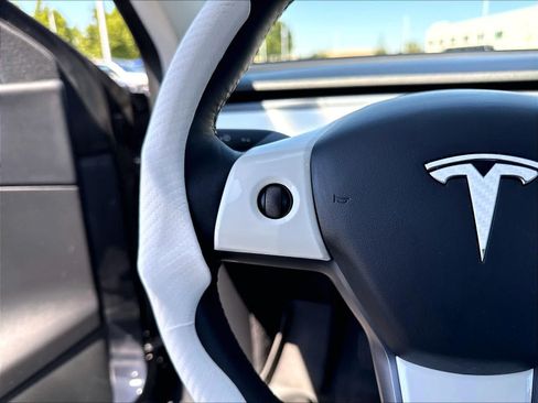 Used 2021 Tesla Model Y Long Range AWD/4WD image 13