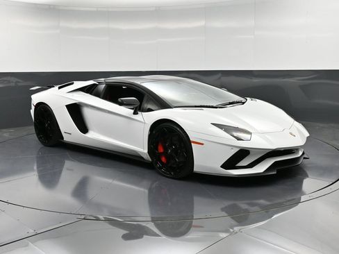 Used 2019 Lamborghini Aventador S image 10