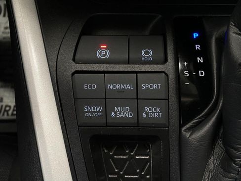 Used 2025 Toyota RAV4 XLE AWD/4WD image 24
