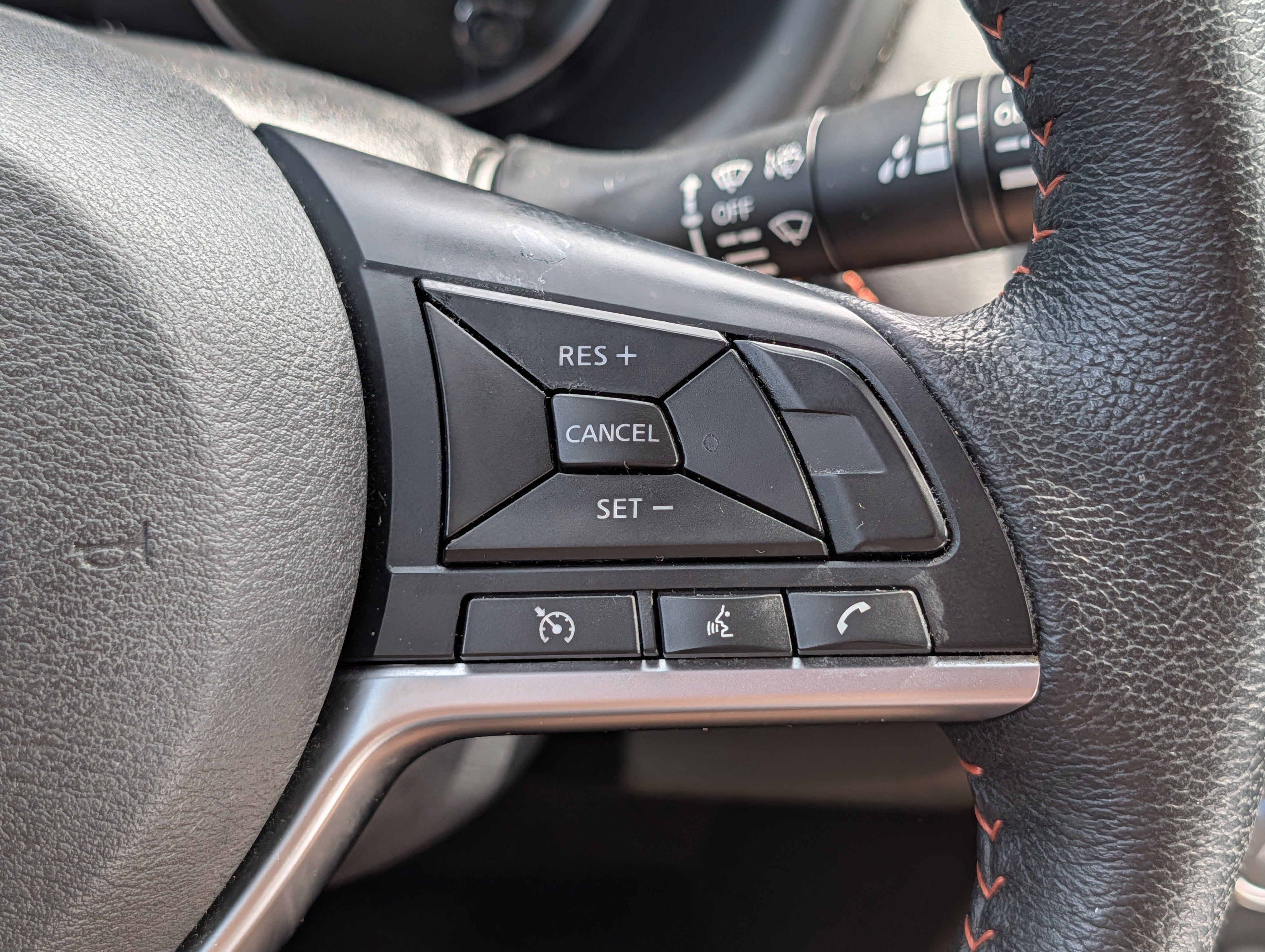 Used 2020 Nissan Kicks SR w/ SR Premium Package FWD image 30