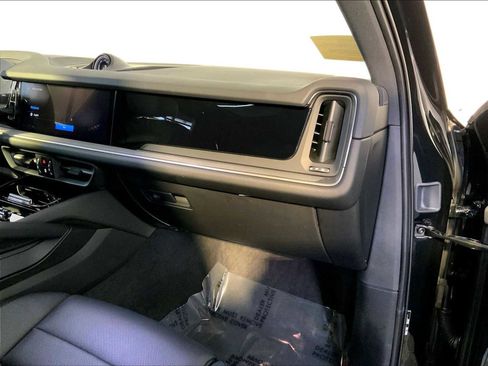 Certified 2025 Porsche Cayenne image 22