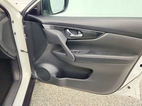 Used 2017 Nissan Rogue SL w/ SL Premium Package AWD/4WD image 27