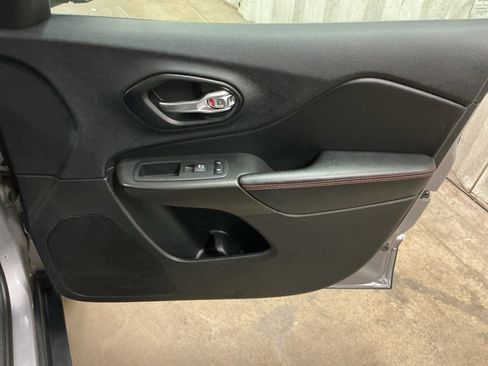 Used 2021 Jeep Cherokee Trailhawk w/ Sun & Sound Group image 28