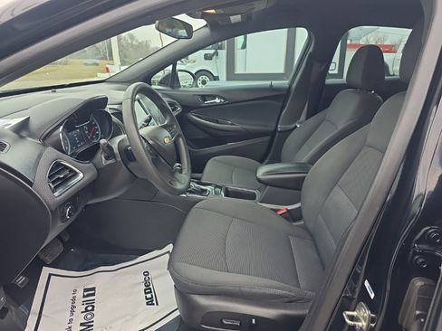 Used 2017 Chevrolet Cruze LT w/ Convenience Package image 10