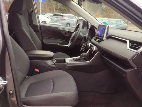 Used 2024 Toyota RAV4 LE image 23