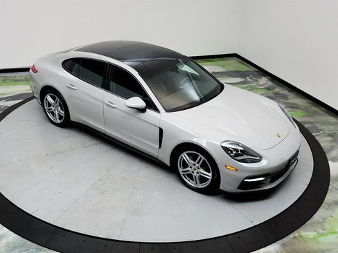Used 2020 Porsche Panamera 4 image 34