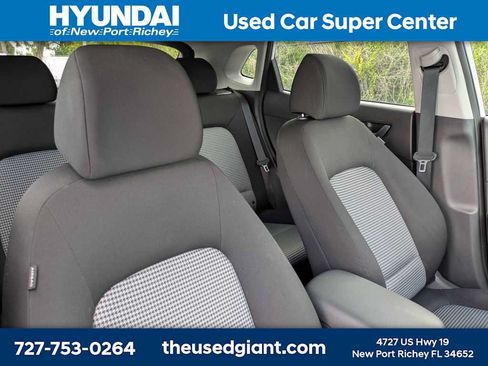 Certified 2021 Hyundai Kona SE FWD image 6