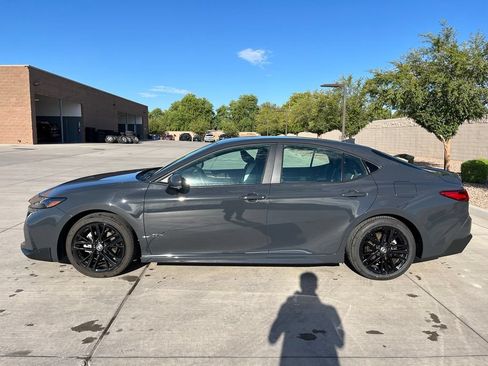 Used 2026 Toyota Camry SE FWD image 10