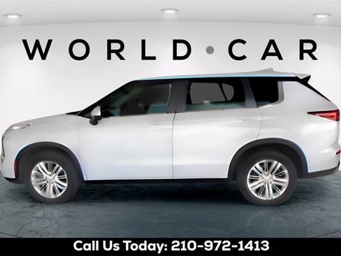 Used 2024 Mitsubishi Outlander ES image 4