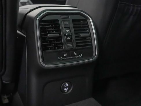 Used 2025 Porsche Macan image 20