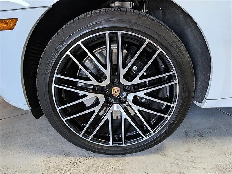 Used 2024 Porsche Macan GTS w/ Sport Chrono Package AWD/4WD image 15