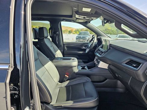 Used 2023 GMC Yukon SLT w/ SLT Premium Package image 10