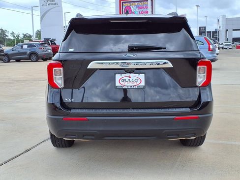 Used 2022 Ford Explorer XLT image 7