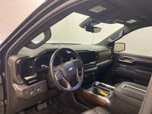 Used 2022 Chevrolet Silverado 1500 High Country w/ Technology Package image 8