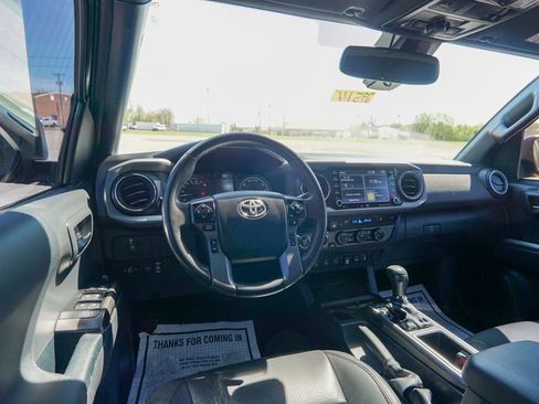 Used 2022 Toyota Tacoma TRD Off-Road w/ TRD Premium Off Road Package AWD/4WD image 13