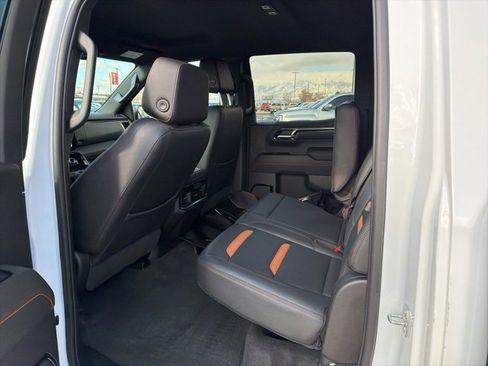 Used 2023 GMC Sierra 1500 AT4 image 32