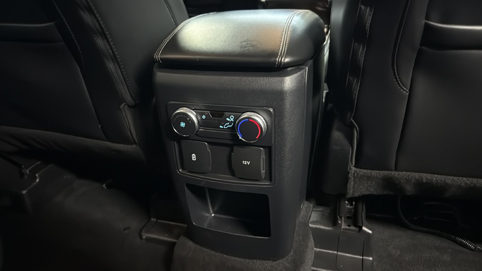 Used 2021 Ford Explorer XLT w/ Equipment Group 202A RWD image 27