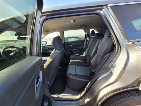 Used 2024 Nissan Rogue SV image 11