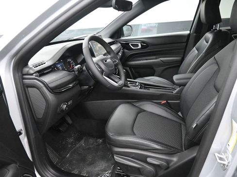 New 2026 Jeep Compass Latitude image 10