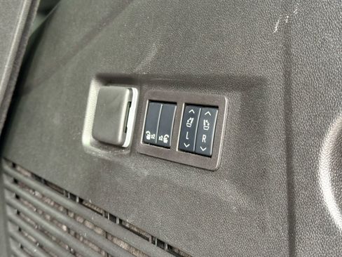 Certified 2025 GMC Yukon AT4 w/ AT4 Premium Package AWD/4WD image 39