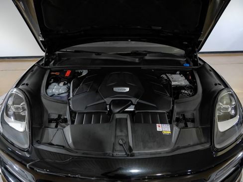 Used 2023 Porsche Cayenne Platinum Edition image 53