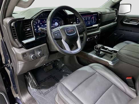 Used 2025 GMC Sierra 1500 SLT image 9