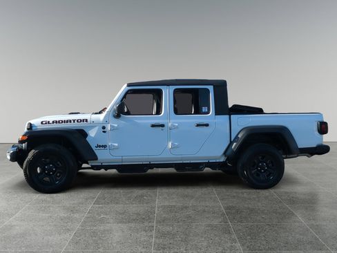 Used 2023 Jeep Gladiator Sport image 2