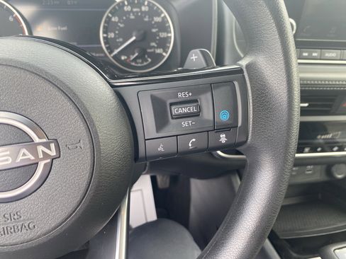 Used 2023 Nissan Rogue SV image 12