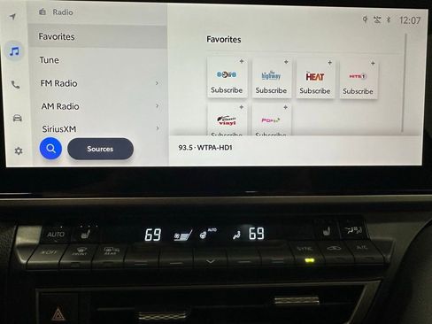 Used 2025 Toyota Camry XSE image 27