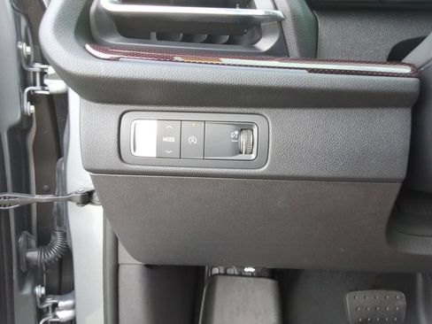 Certified 2025 Chevrolet Traverse RS FWD image 37