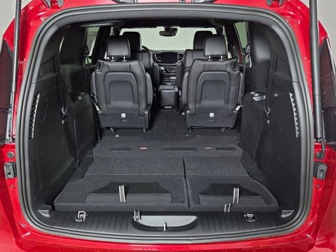 New 2026 Chrysler Pacifica Select image 10