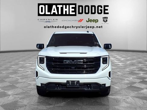 Used 2022 GMC Sierra 1500 Elevation w/ Elevation Premium Package AWD/4WD image 32