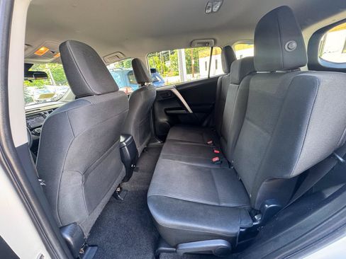 Used 2017 Toyota RAV4 LE AWD/4WD image 9