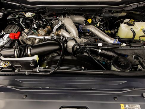 Used 2025 Ford F250 Platinum w/ FX4 Off-Road Package AWD/4WD image 29